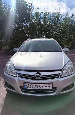 Універсал Opel Astra 2010 в Рівному