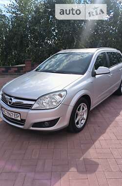 Універсал Opel Astra 2010 в Рівному