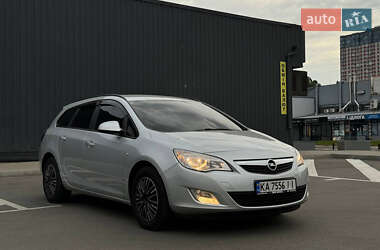 Универсал Opel Astra 2011 в 