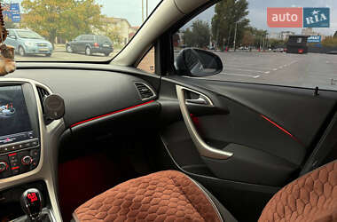 Универсал Opel Astra 2011 в 