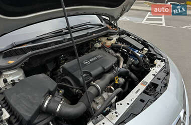 Универсал Opel Astra 2011 в 