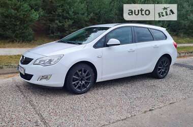 Універсал Opel Astra 2011 в Вараші