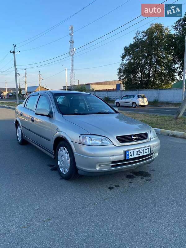 Седан Opel Astra 2008 в Бучі