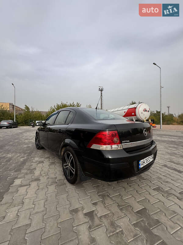 Седан Opel Astra 2013 в Кривому Розі