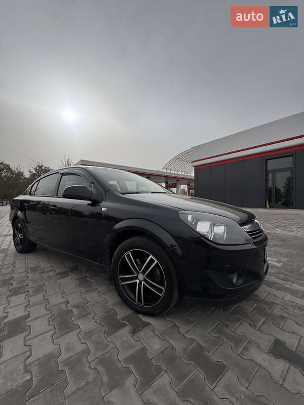 Седан Opel Astra 2013 в Кривому Розі