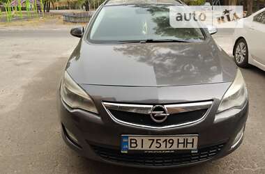 Універсал Opel Astra 2011 в Полтаві