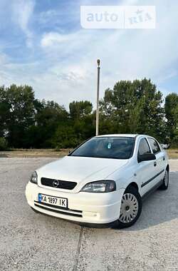 Хэтчбек Opel Astra 2006 в Каневе