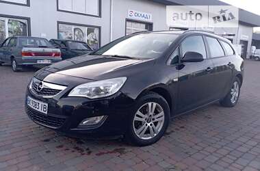 Универсал Opel Astra 2011 в Сарнах