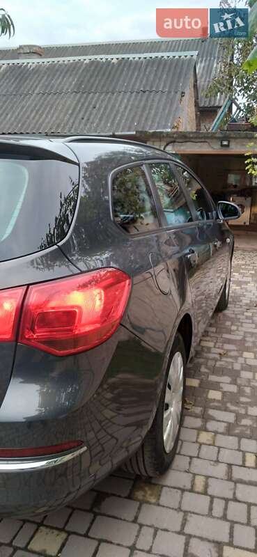 Универсал Opel Astra 2014 в Здолбунове