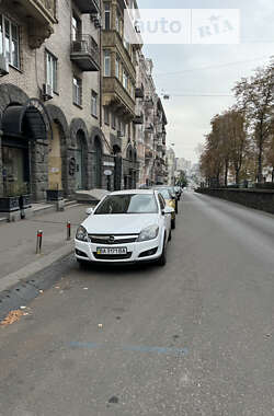 Хетчбек Opel Astra 2012 в Новоукраїнці