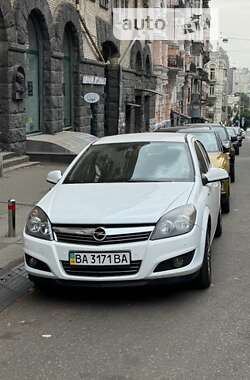 Opel Astra 2012