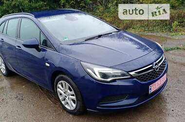 Универсал Opel Astra 2017 в Сокале