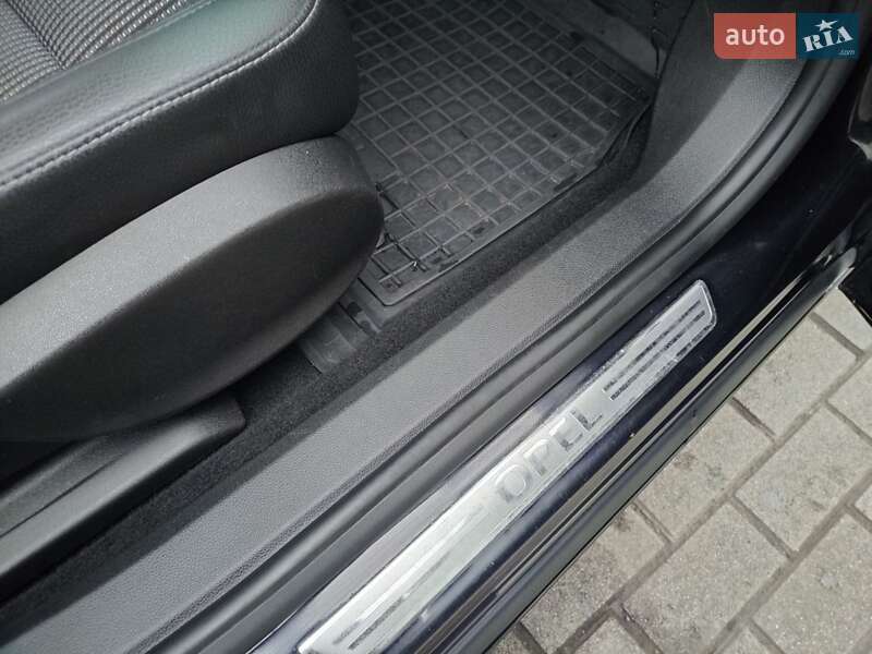 Opel Astra 2011