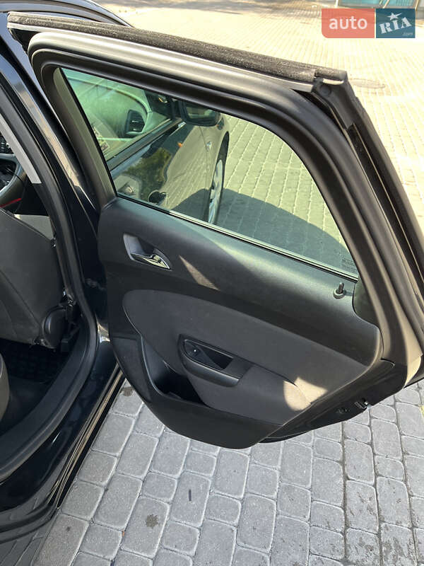 Универсал Opel Astra 2015 в Львове