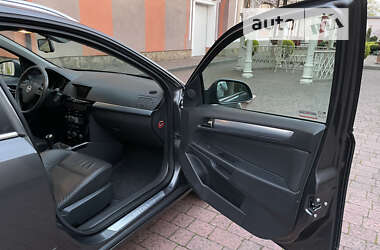 Універсал Opel Astra 2010 в Стрию