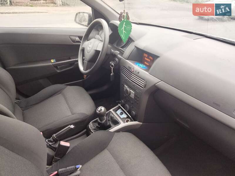 Хэтчбек Opel Astra 2004 в Житомире