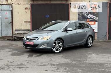 Универсал Opel Astra 2010 в Калуше