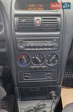 Хэтчбек Opel Astra 2001 в 
