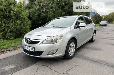 Універсал Opel Astra 2011 в Ужгороді