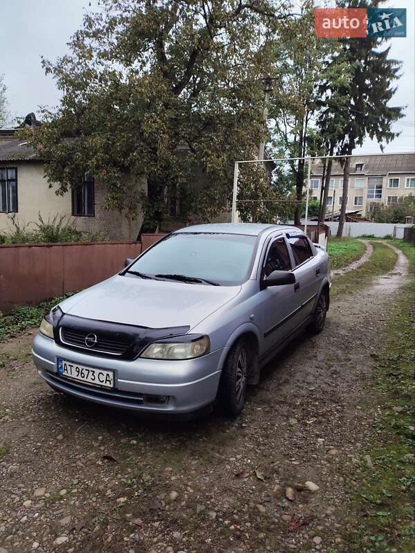 Седан Opel Astra 2004 в 