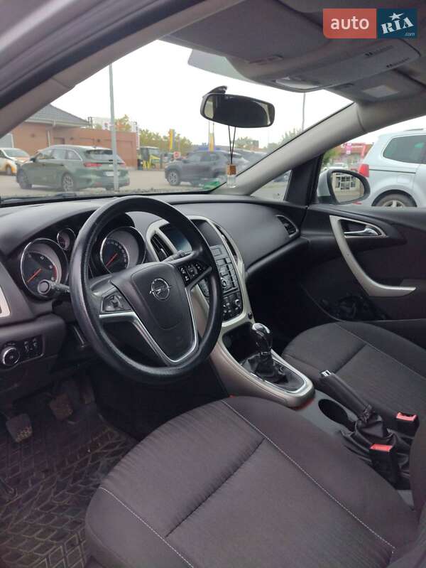Универсал Opel Astra 2012 в Житомире