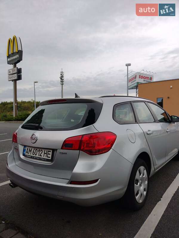 Универсал Opel Astra 2012 в Житомире