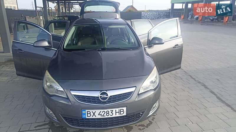 Хэтчбек Opel Astra 2012 в Каменец-Подольском