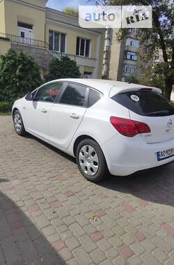 Хэтчбек Opel Astra 2012 в Ужгороде