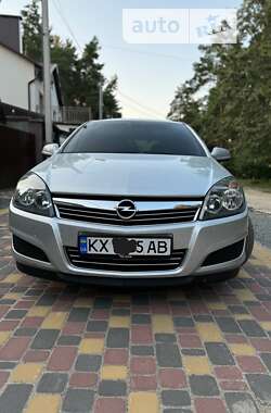 Універсал Opel Astra 2010 в Чугуєві