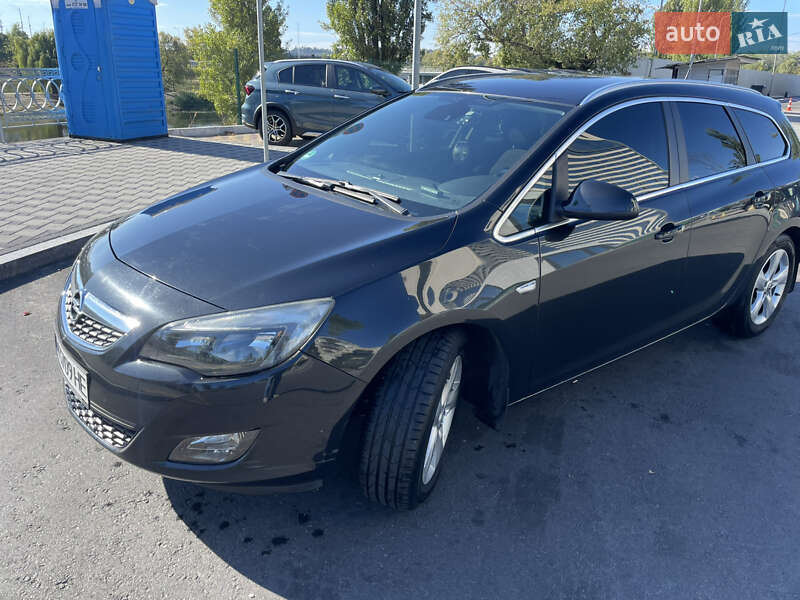 Универсал Opel Astra 2012 в Киеве