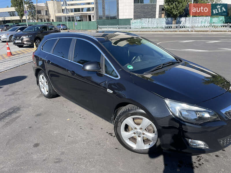 Универсал Opel Astra 2012 в Киеве
