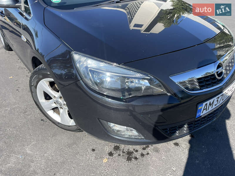 Универсал Opel Astra 2012 в Киеве