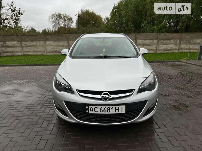 Універсал Opel Astra 2013 в Луцьку