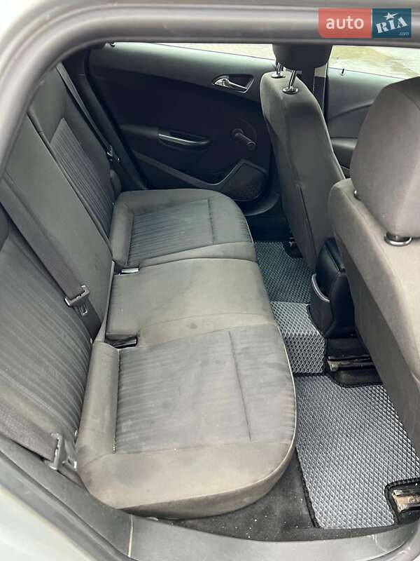 Универсал Opel Astra 2013 в Луцке