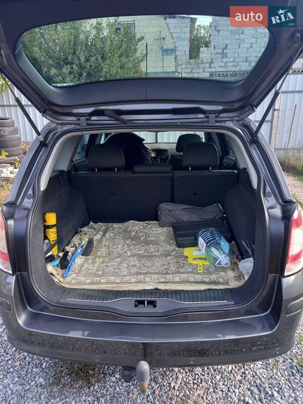 Универсал Opel Astra 2010 в Глевахе