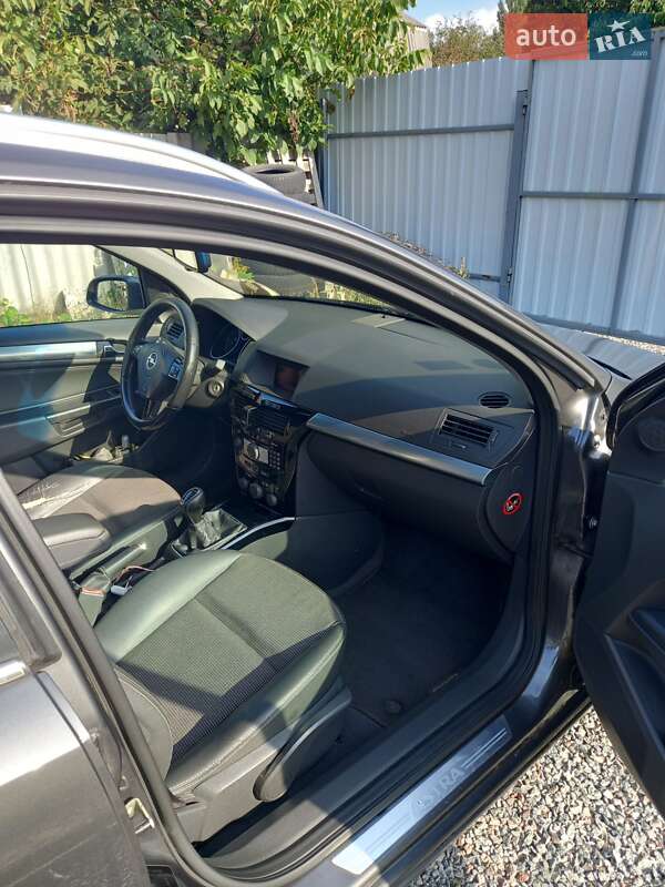 Универсал Opel Astra 2010 в Глевахе