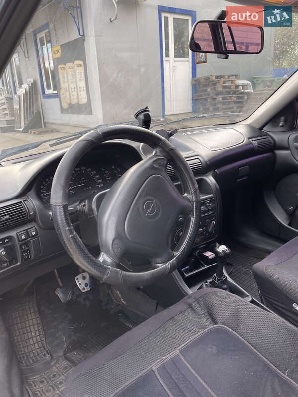 Универсал Opel Astra 1997 в Черновцах