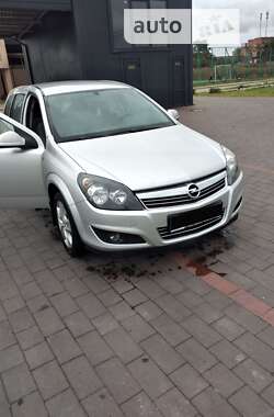 Універсал Opel Astra 2014 в Львові