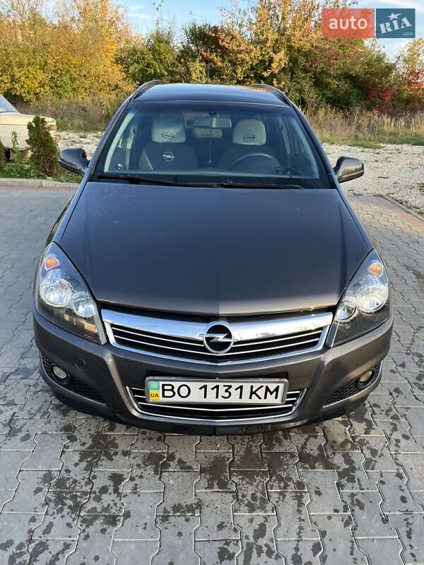 Универсал Opel Astra 2012 в Тернополе