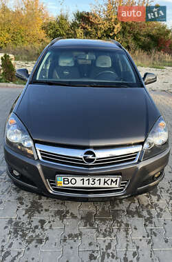 Універсал Opel Astra 2012 в Тернополі