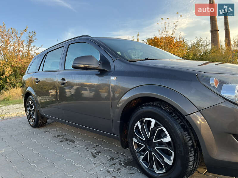 Универсал Opel Astra 2012 в Тернополе