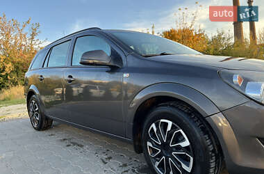 Універсал Opel Astra 2012 в Тернополі