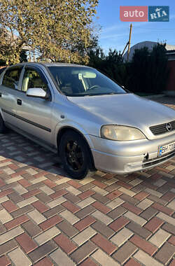 Хэтчбек Opel Astra 2000 в 