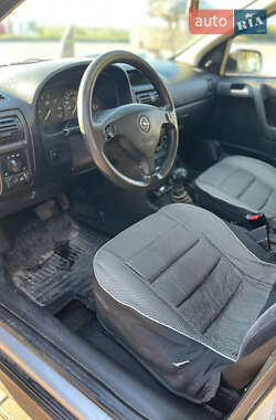 Хэтчбек Opel Astra 2000 в 