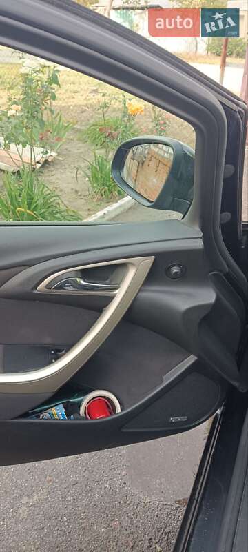 Універсал Opel Astra 2013 в Фастові