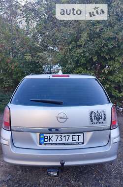 Універсал Opel Astra 2008 в Рівному