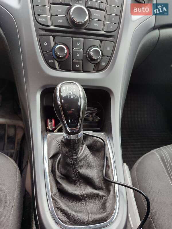 Универсал Opel Astra 2015 в Чернигове