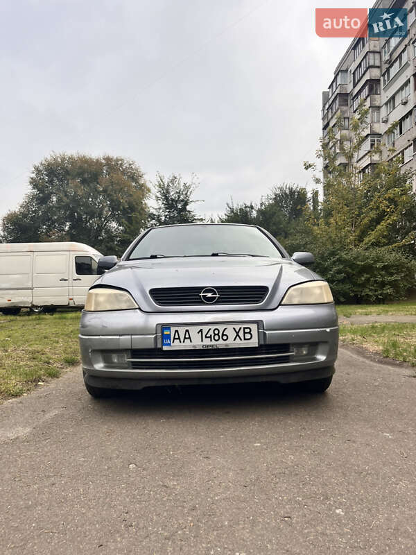 Седан Opel Astra 2004 в Киеве
