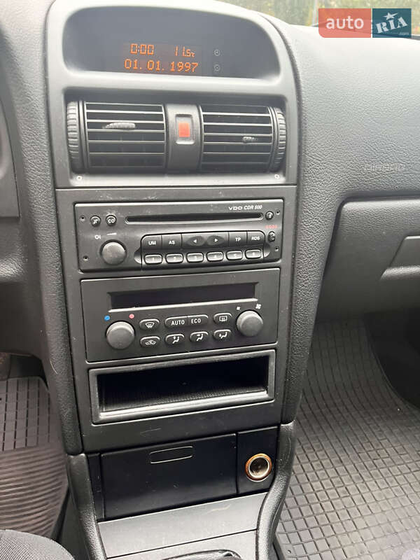 Седан Opel Astra 2004 в Києві