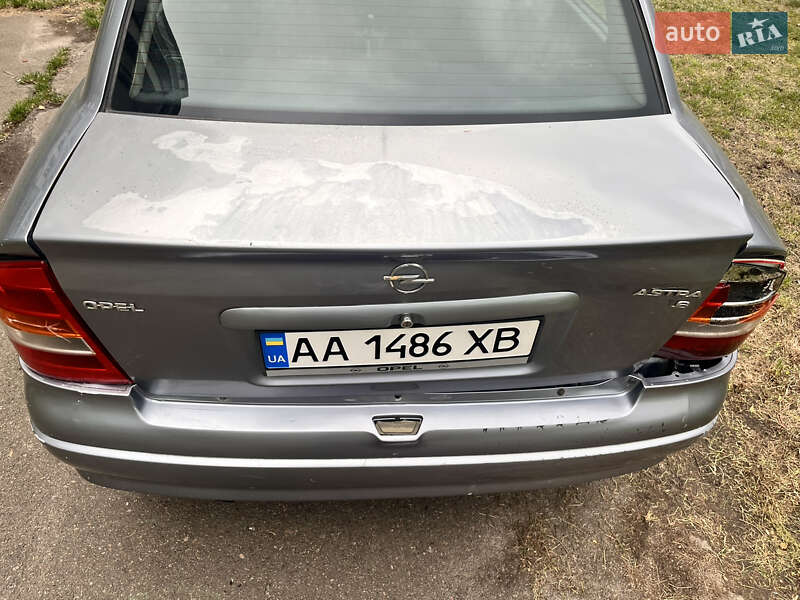 Седан Opel Astra 2004 в Киеве